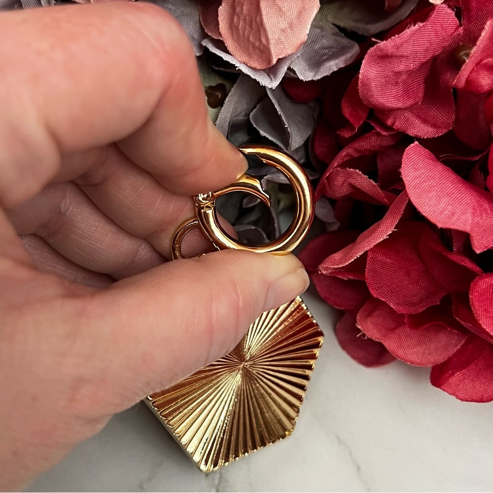 Gorgeous Golden Bumblebee and Leopard Hexagon Keychain Charm - Picture 7 of 16